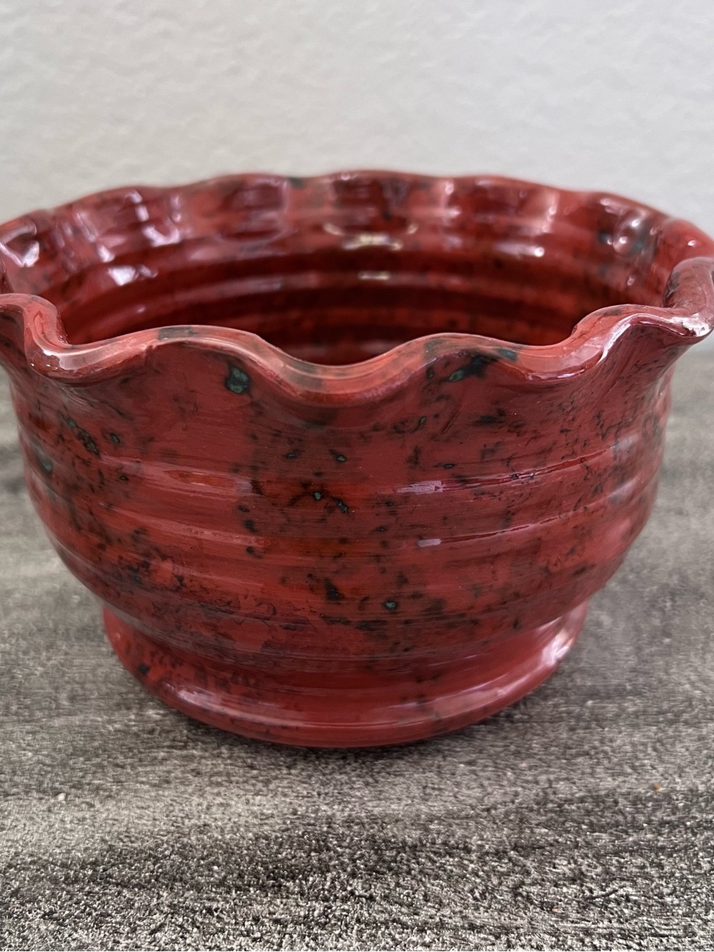 Vtg Jeff White '85 Ruffle Mouth Black Splatter/ Sponge Painted Redware Folk Vase